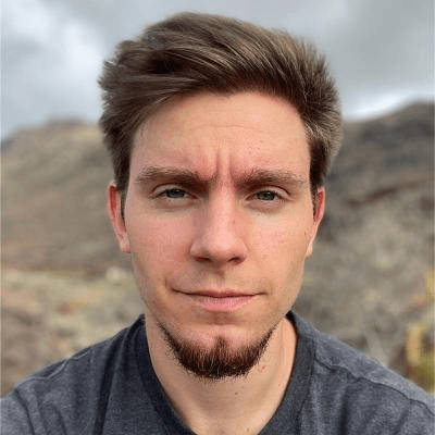 Roman Batsenko climbing